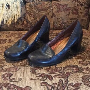 Naturalizer Brown Heels